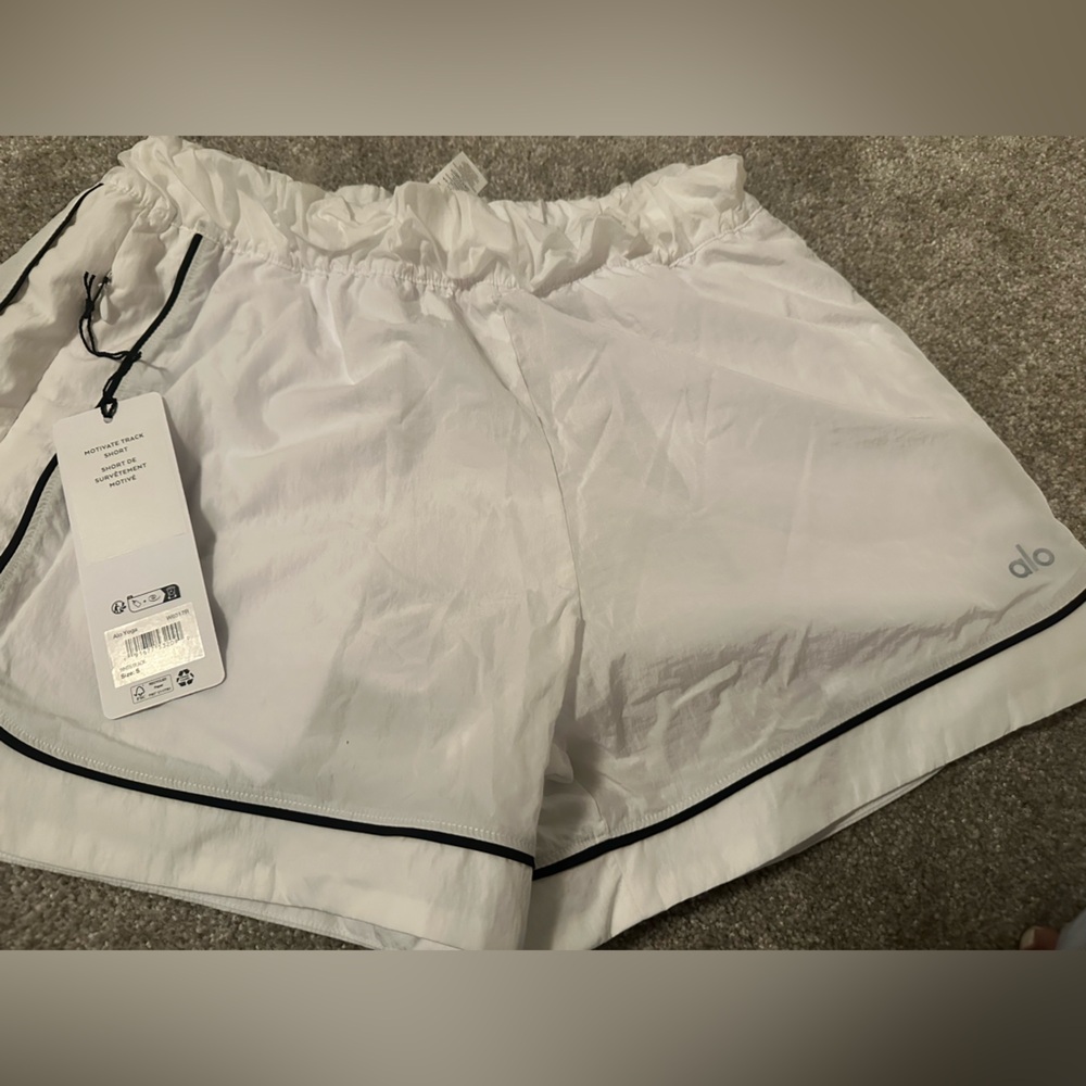 ALO Yoga Women's White and Black Trim Athletic Shorts